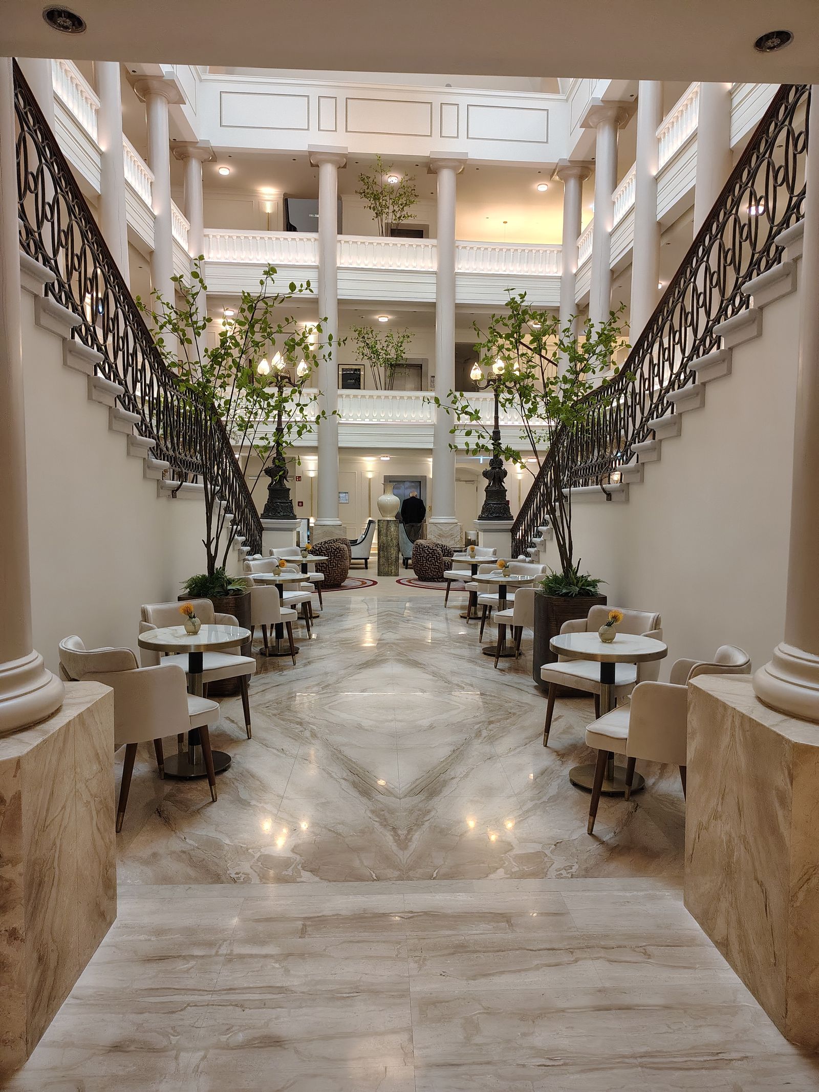 The marble hall between the lounge and the dining room, Badischer Hof