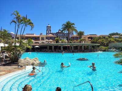 One of the Lopesan pool complexes at Meloneras