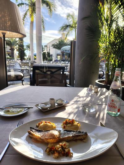 Lunch under the palms at Lopesan, unhurried