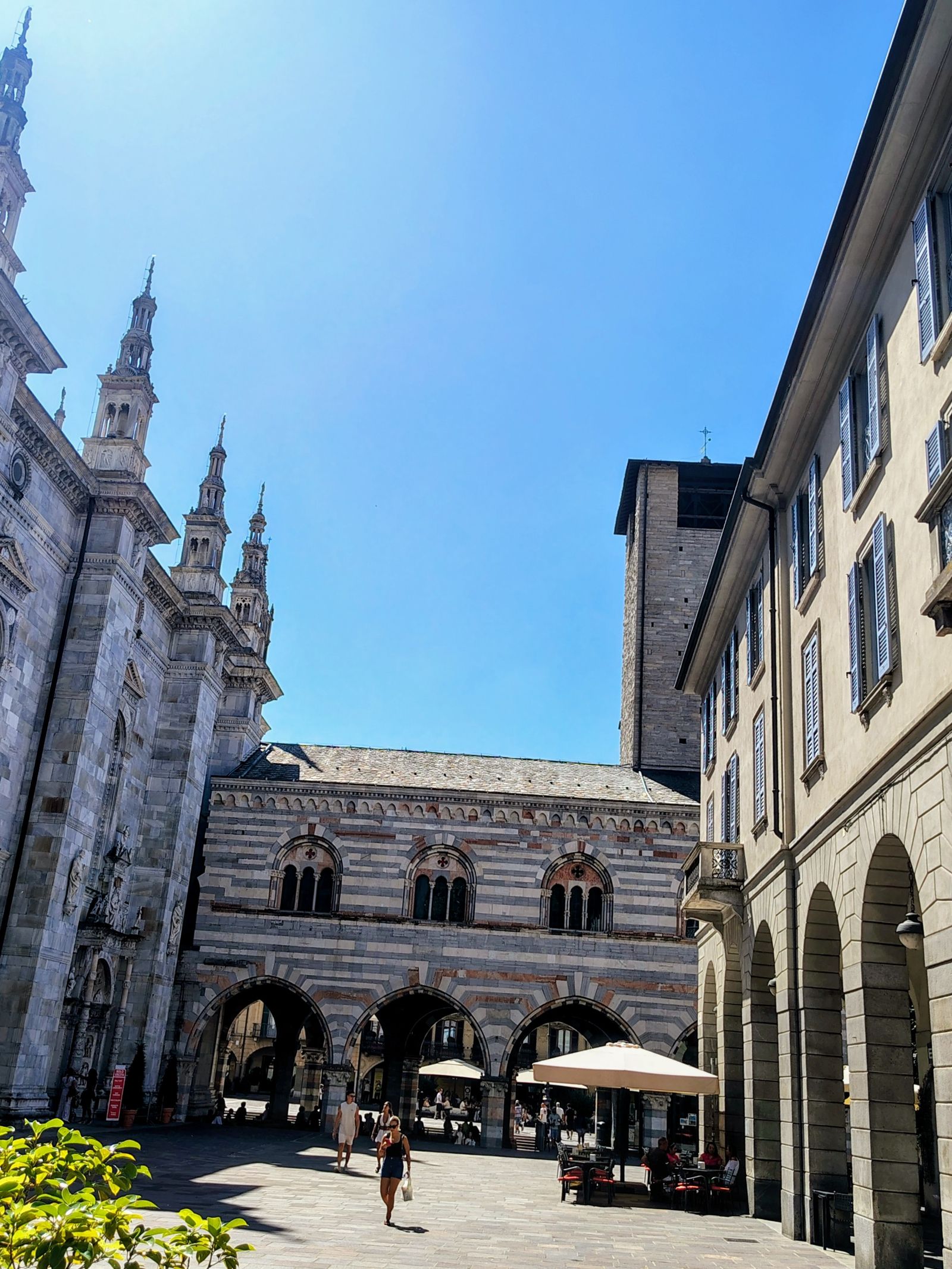 The same square from the other end, in the middle of the afternoon