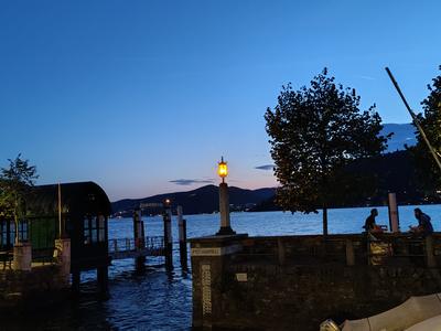 A lamp on the quay after dinner