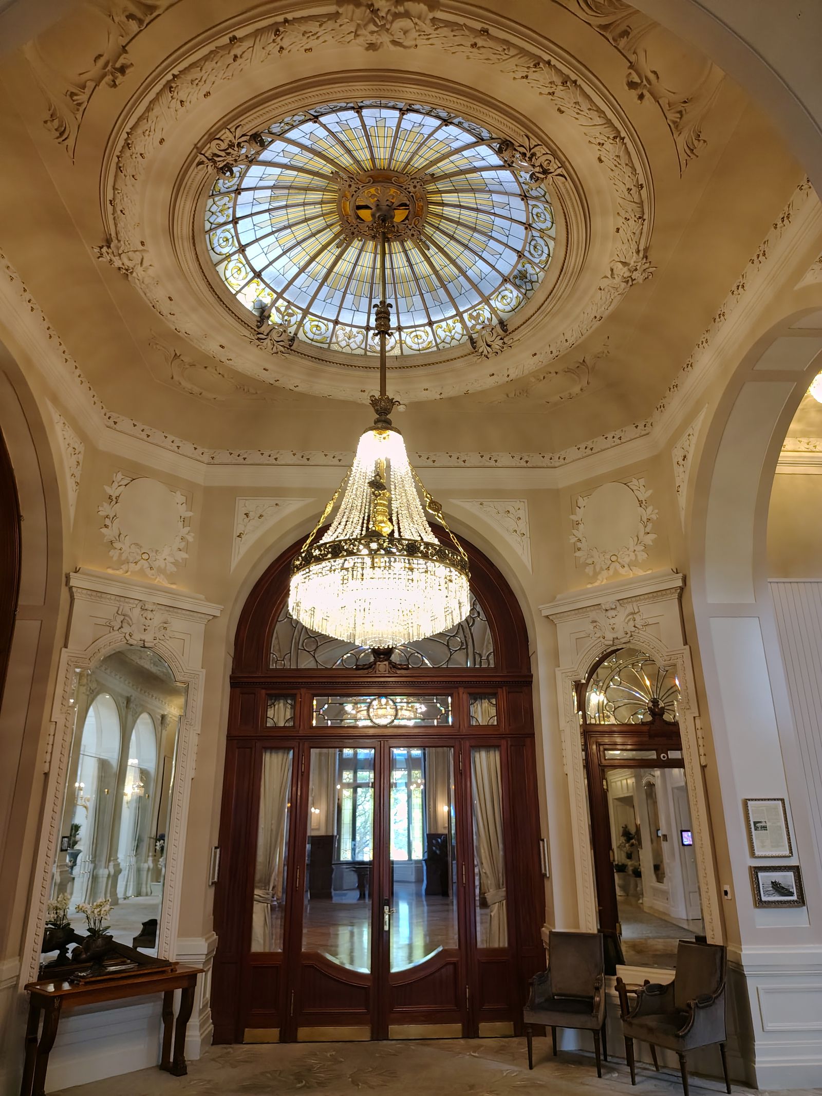 The Beau-Rivage rotunda under its stained-glass dome
