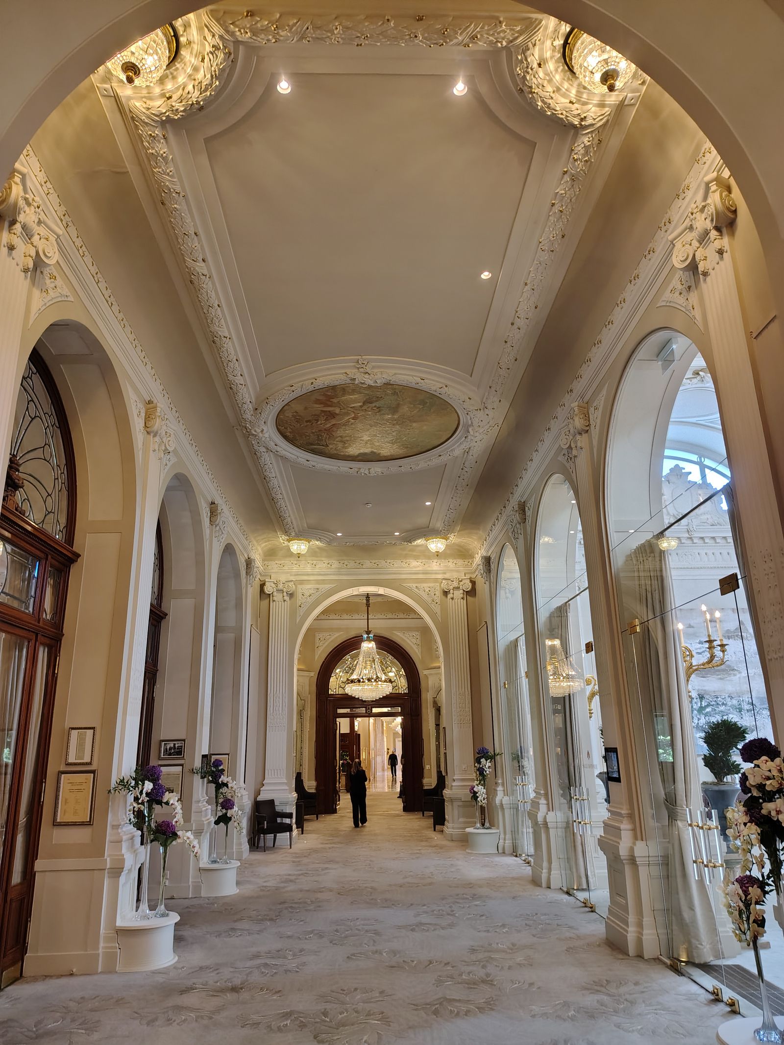 The gallery running the whole length of the Beau-Rivage Palace