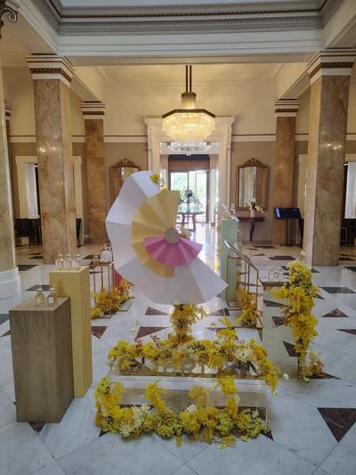 Flowers going out in the Beau-Rivage hall before the day starts