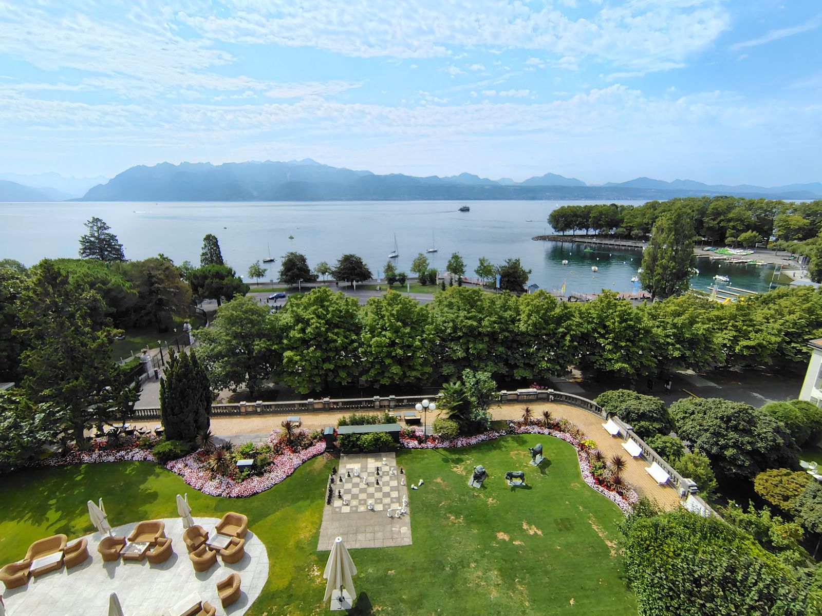 Gardens, quay and water, stacked the way Lausanne stacks everything