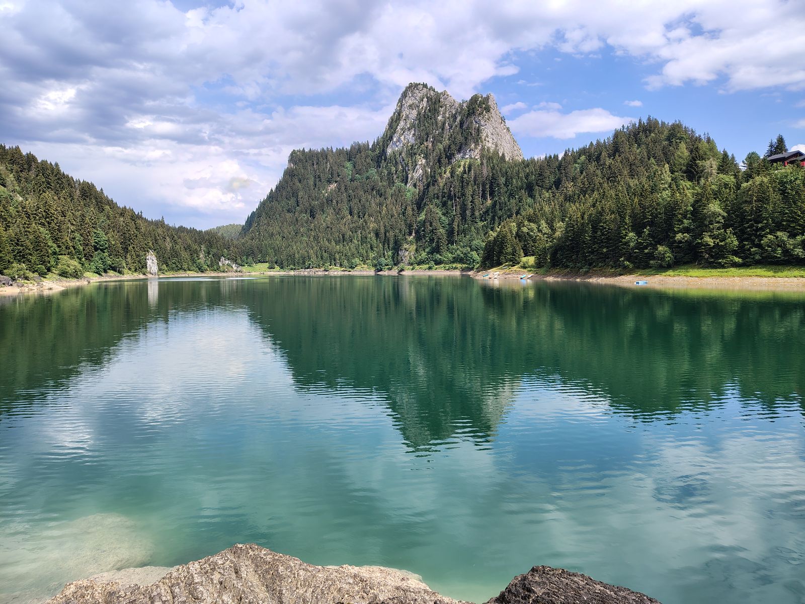 A pre-Alpine lake within easy reach of the city